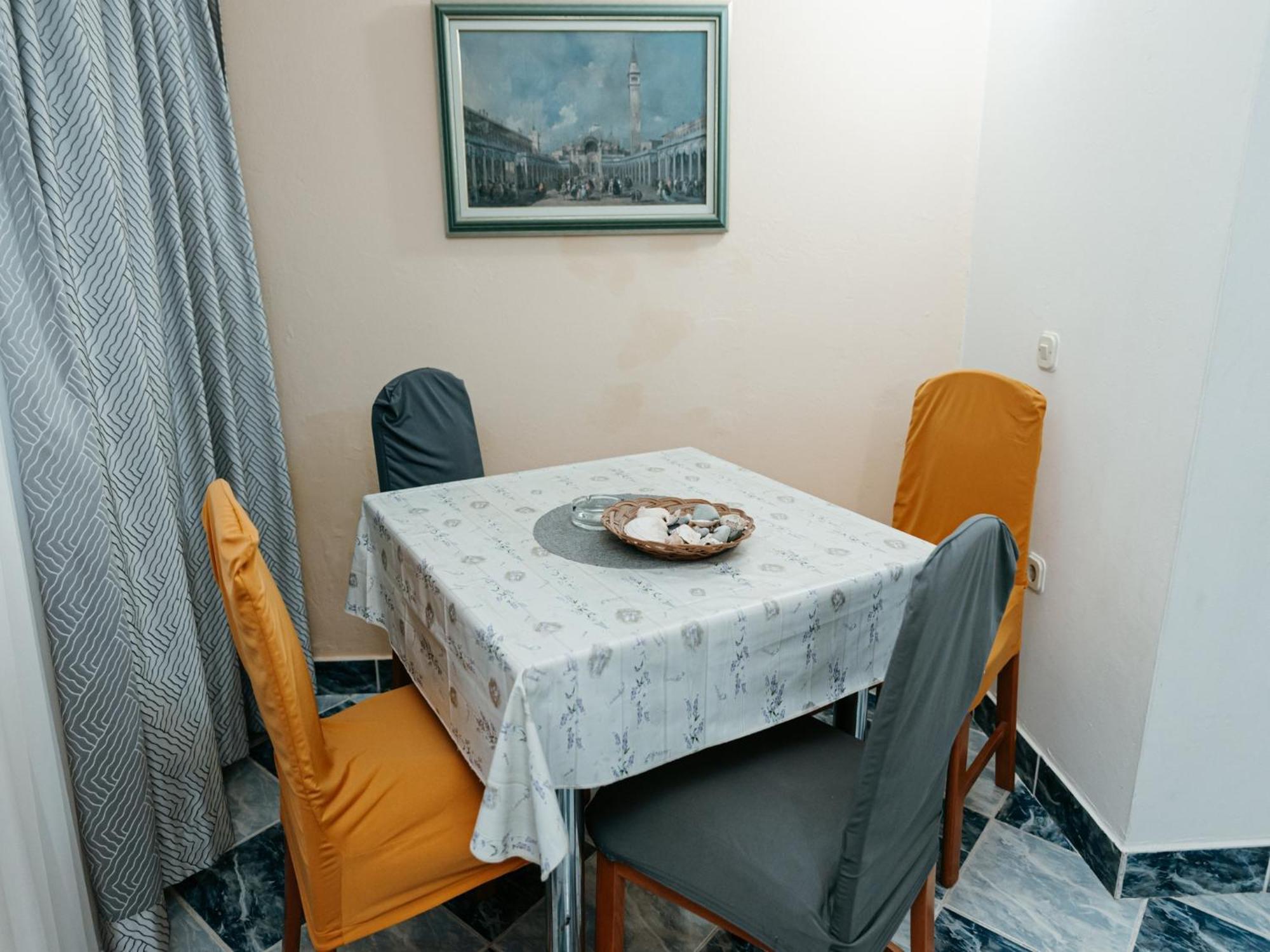Apartmani Dragobratovic 科马尔纳 客房 照片